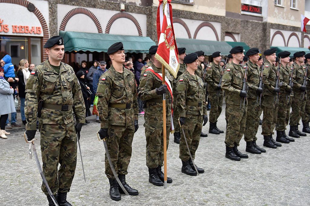 Pierwsze klasy mundurowe z VII LO złożyły uroczyste ślubowanie