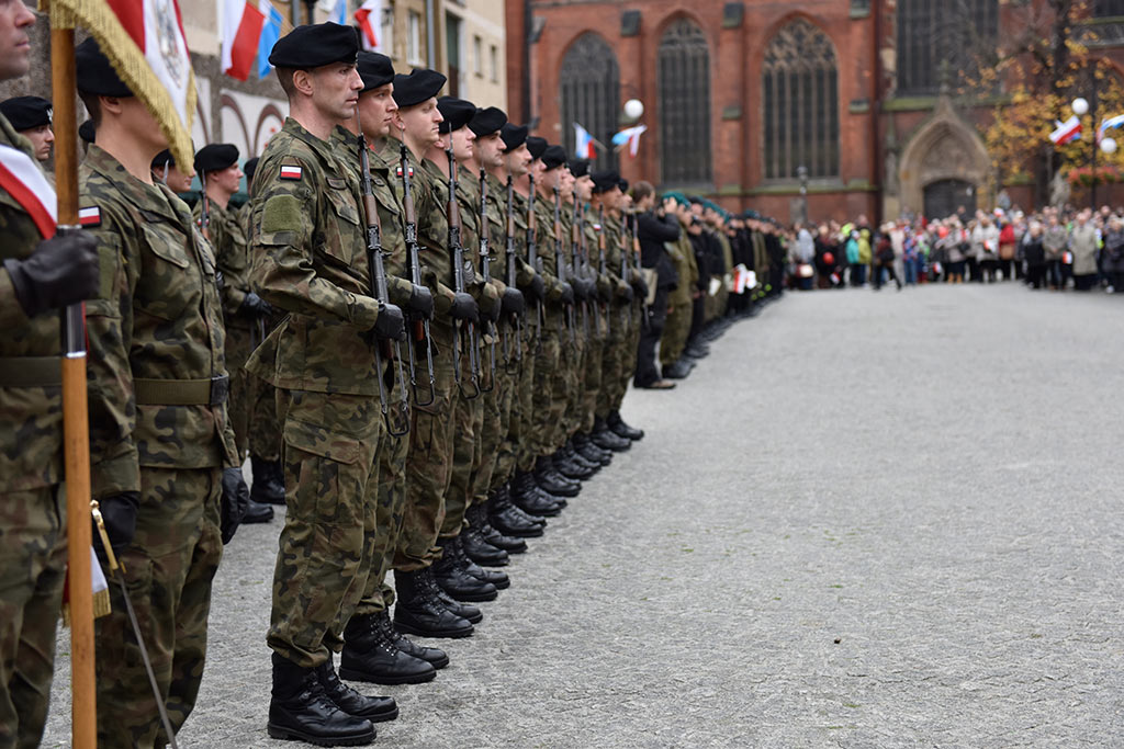 Pierwsze klasy mundurowe z VII LO złożyły uroczyste ślubowanie