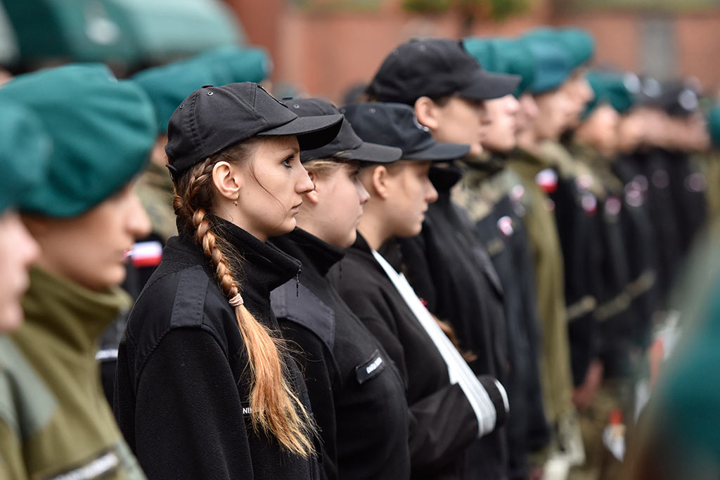 Pierwsze klasy mundurowe z VII LO złożyły uroczyste ślubowanie