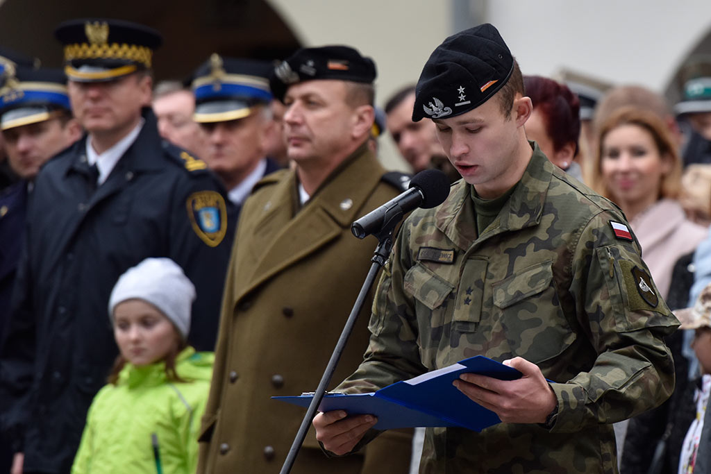 Pierwsze klasy mundurowe z VII LO złożyły uroczyste ślubowanie