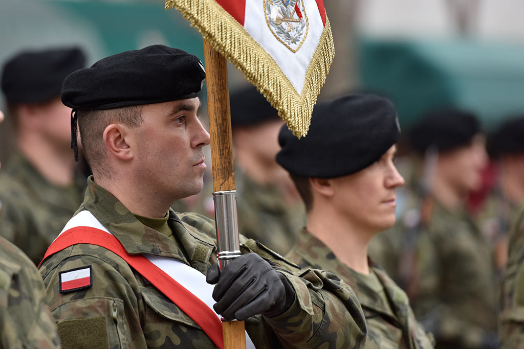 Pierwsze klasy mundurowe z VII LO złożyły uroczyste ślubowanie