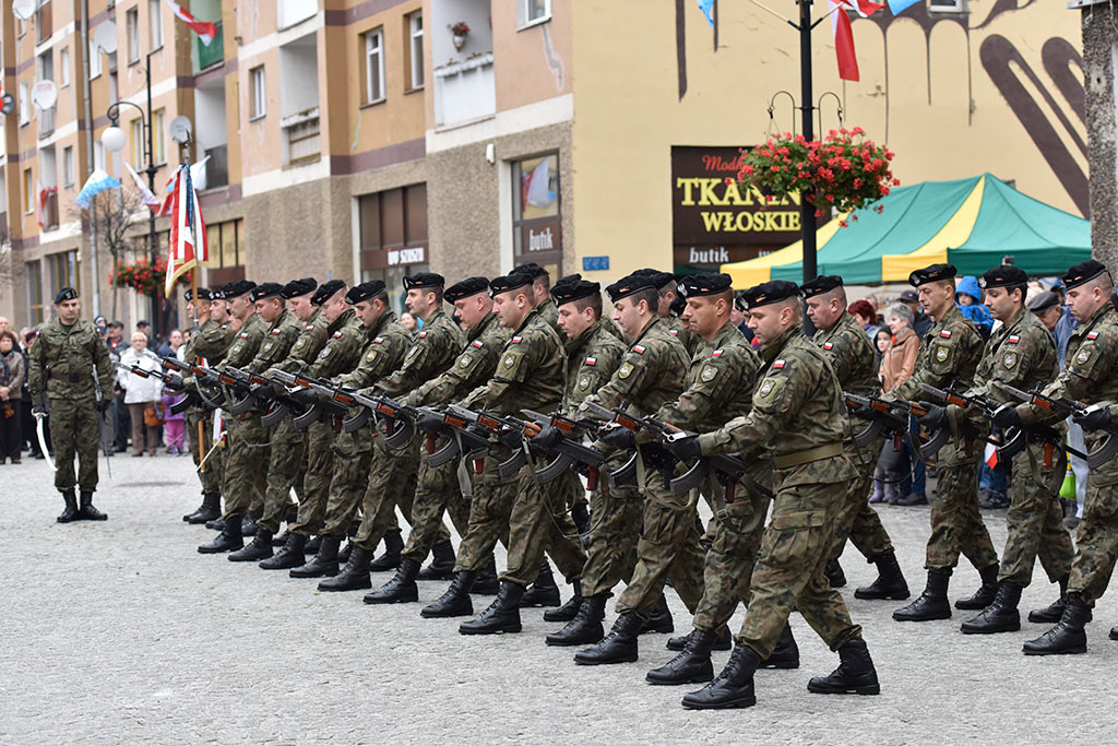 Pierwsze klasy mundurowe z VII LO złożyły uroczyste ślubowanie