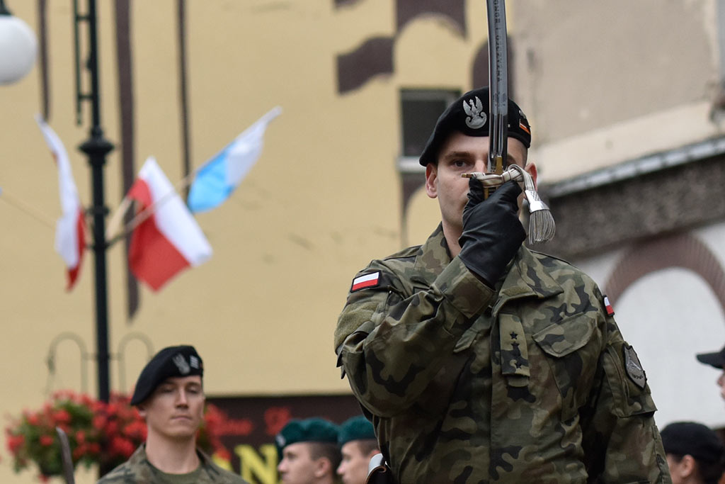 Pierwsze klasy mundurowe z VII LO złożyły uroczyste ślubowanie