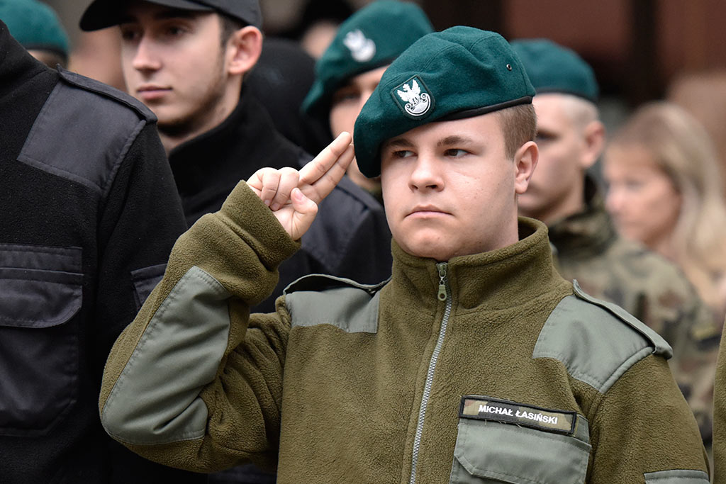 Pierwsze klasy mundurowe z VII LO złożyły uroczyste ślubowanie