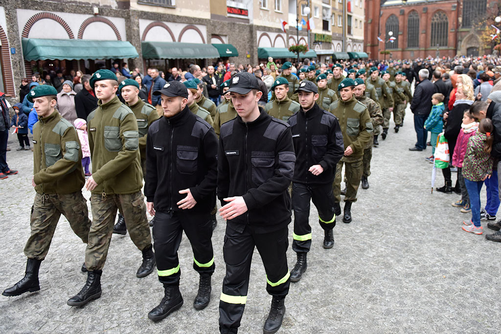 Pierwsze klasy mundurowe z VII LO złożyły uroczyste ślubowanie