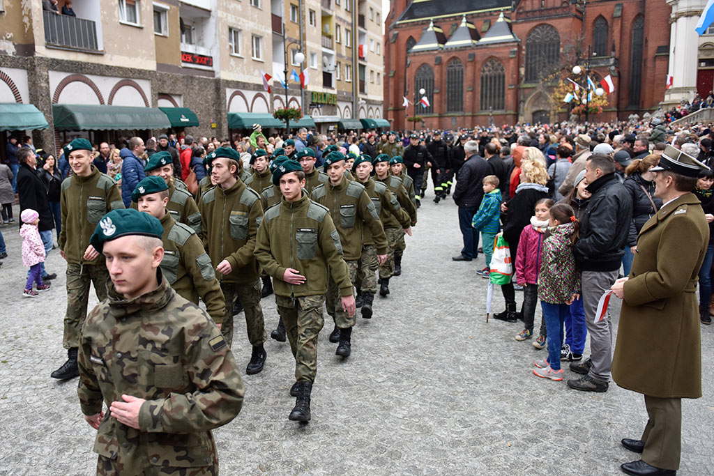 Pierwsze klasy mundurowe z VII LO złożyły uroczyste ślubowanie