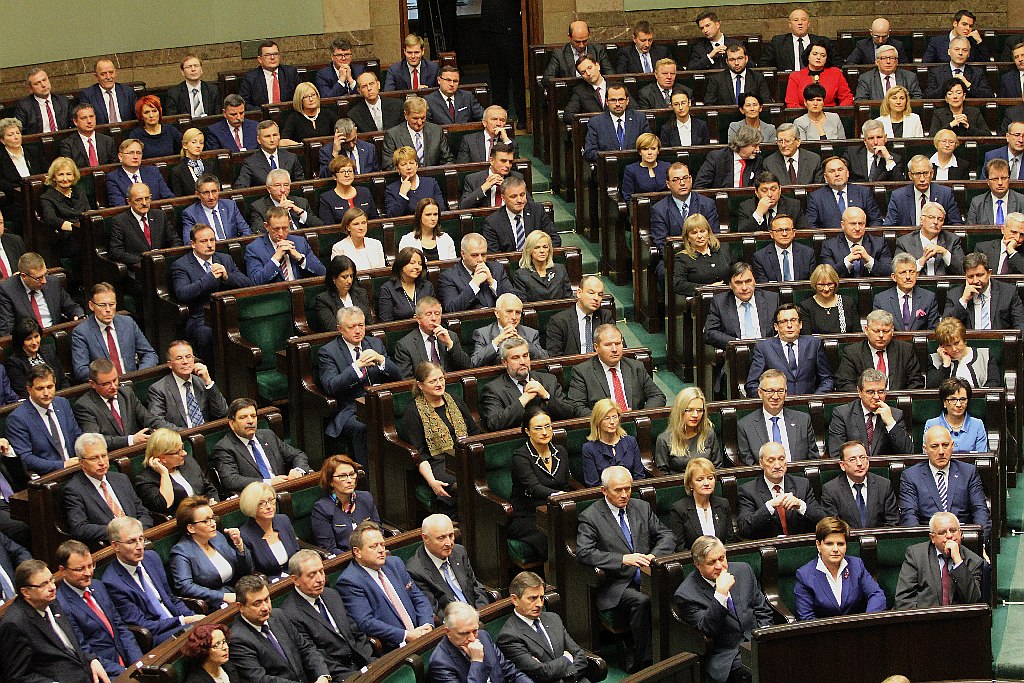 Posłowie ślubowali w Sejmie. Byliśmy przy Wiejskiej