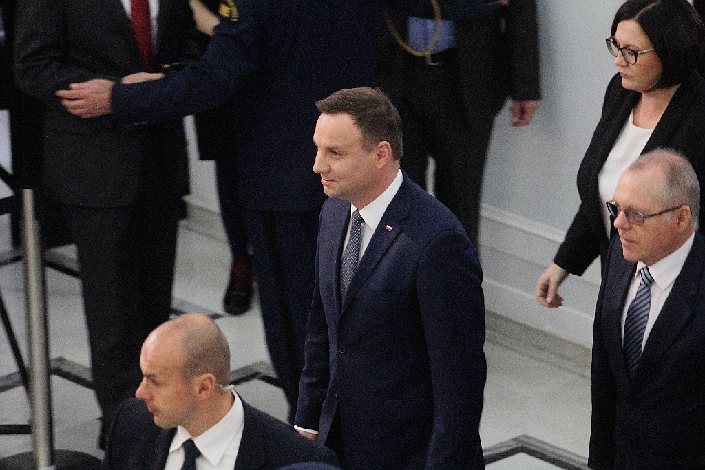 Posłowie ślubowali w Sejmie. Byliśmy przy Wiejskiej