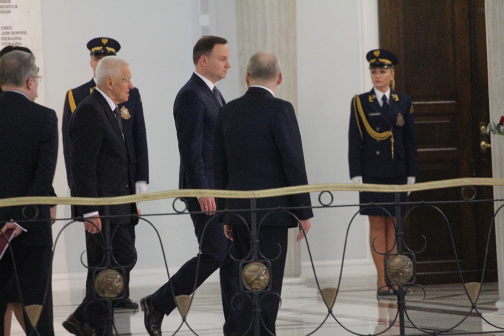 Posłowie ślubowali w Sejmie. Byliśmy przy Wiejskiej
