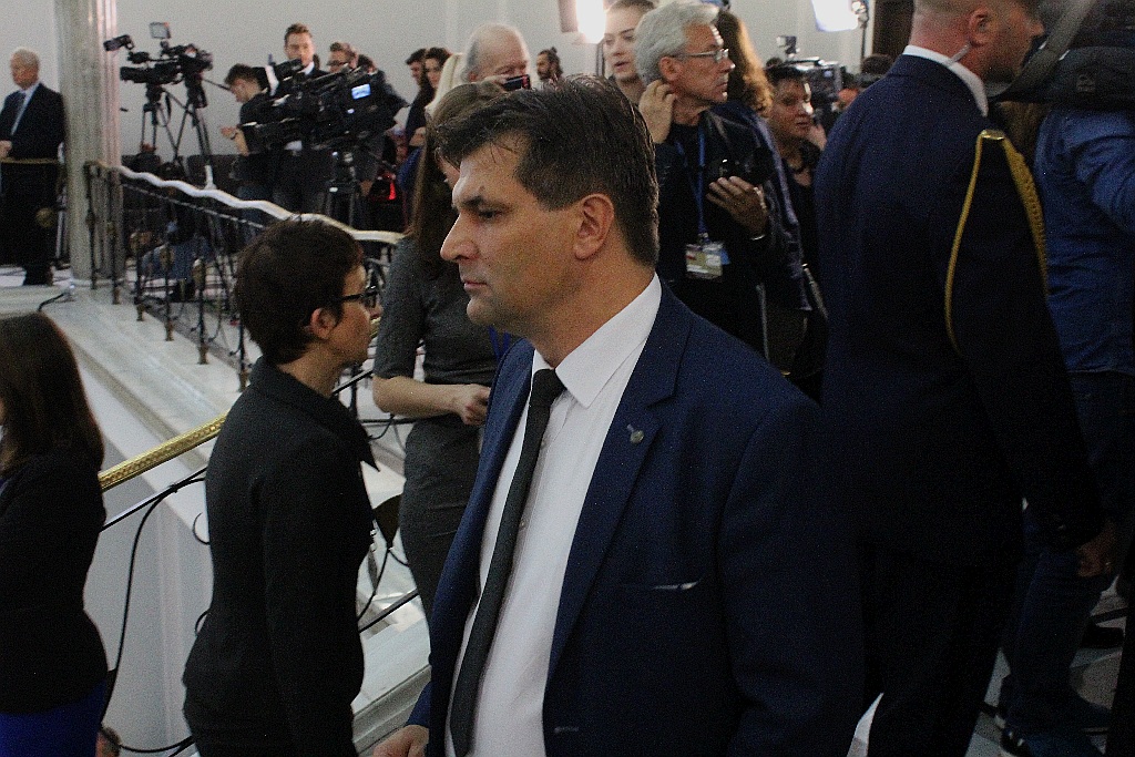 Posłowie ślubowali w Sejmie. Byliśmy przy Wiejskiej