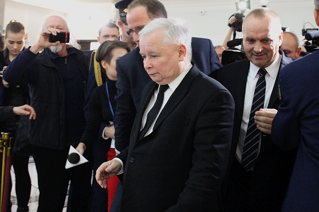 Posłowie ślubowali w Sejmie. Byliśmy przy Wiejskiej