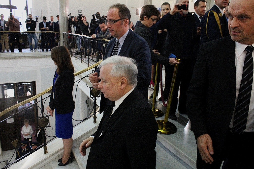 Posłowie ślubowali w Sejmie. Byliśmy przy Wiejskiej