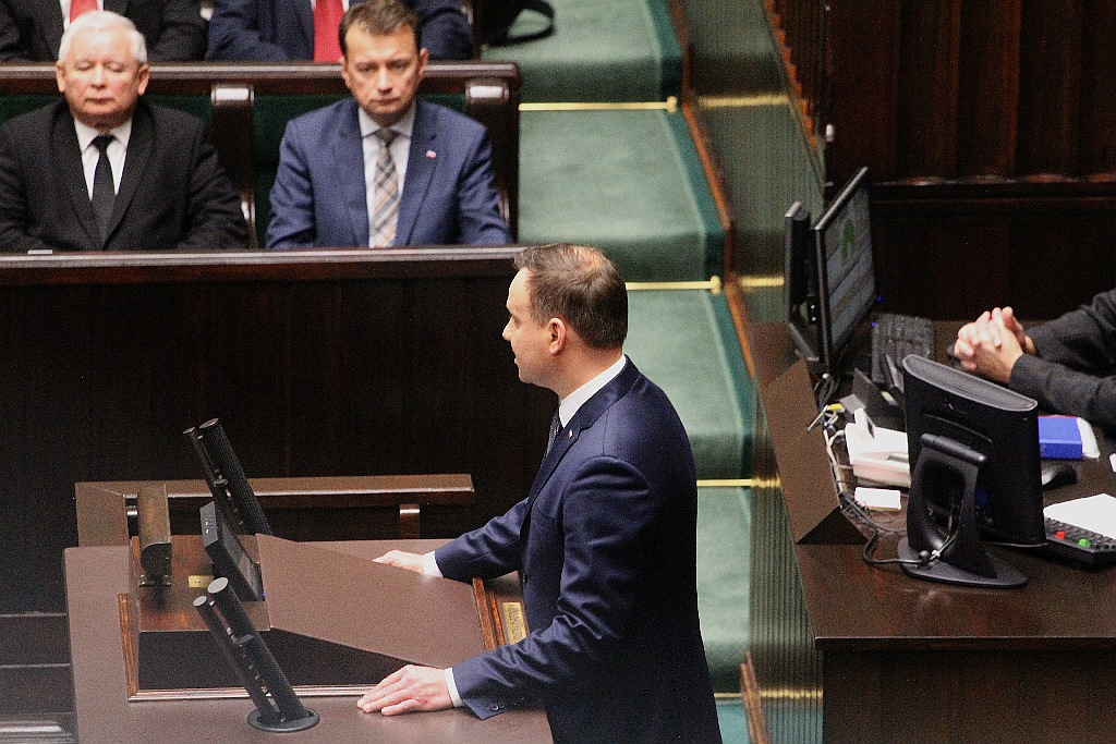 Posłowie ślubowali w Sejmie. Byliśmy przy Wiejskiej