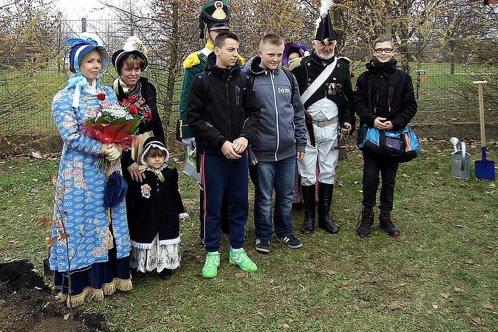 Podążyli śladami Napoleona. Zasadzili drzewa na pamiątkę
