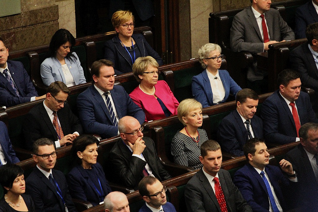 Posłowie ślubowali w Sejmie. Byliśmy przy Wiejskiej