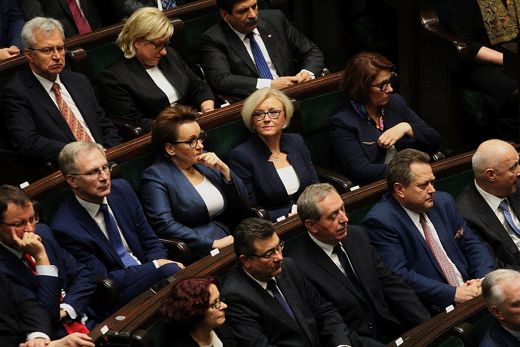 Posłowie ślubowali w Sejmie. Byliśmy przy Wiejskiej
