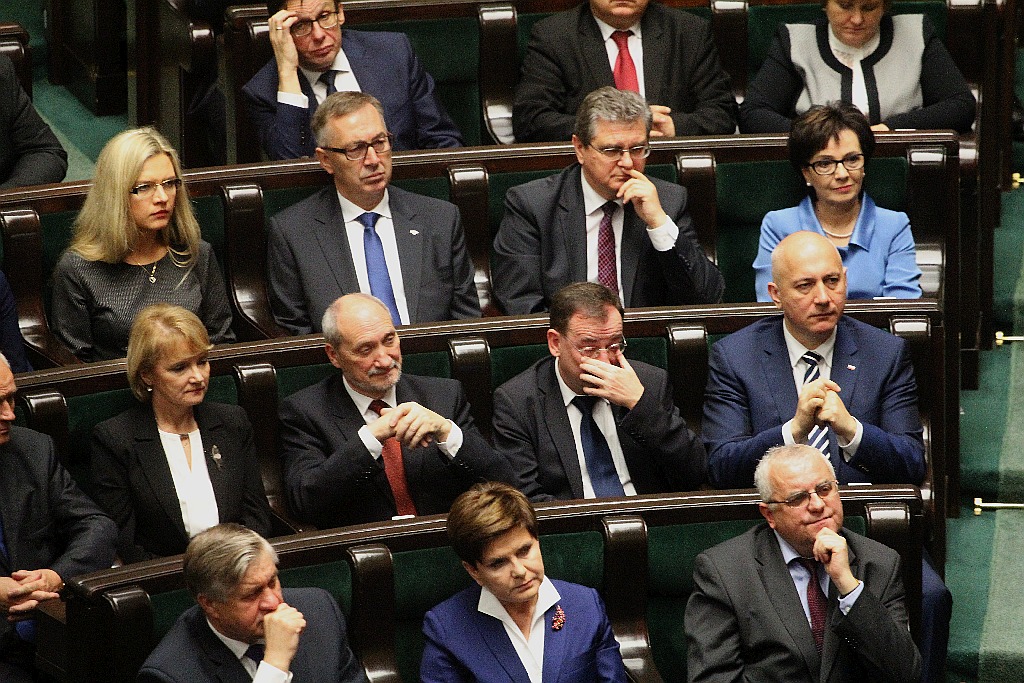 Posłowie ślubowali w Sejmie. Byliśmy przy Wiejskiej