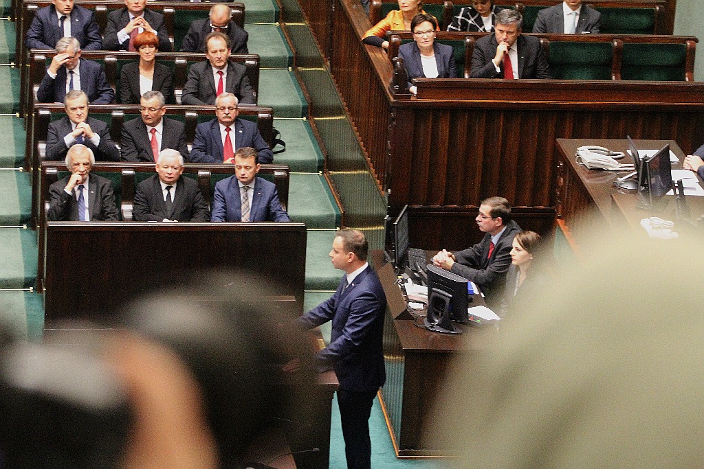Posłowie ślubowali w Sejmie. Byliśmy przy Wiejskiej