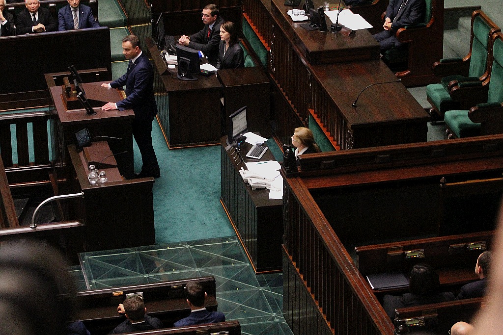 Posłowie ślubowali w Sejmie. Byliśmy przy Wiejskiej
