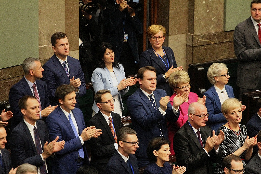 Posłowie ślubowali w Sejmie. Byliśmy przy Wiejskiej