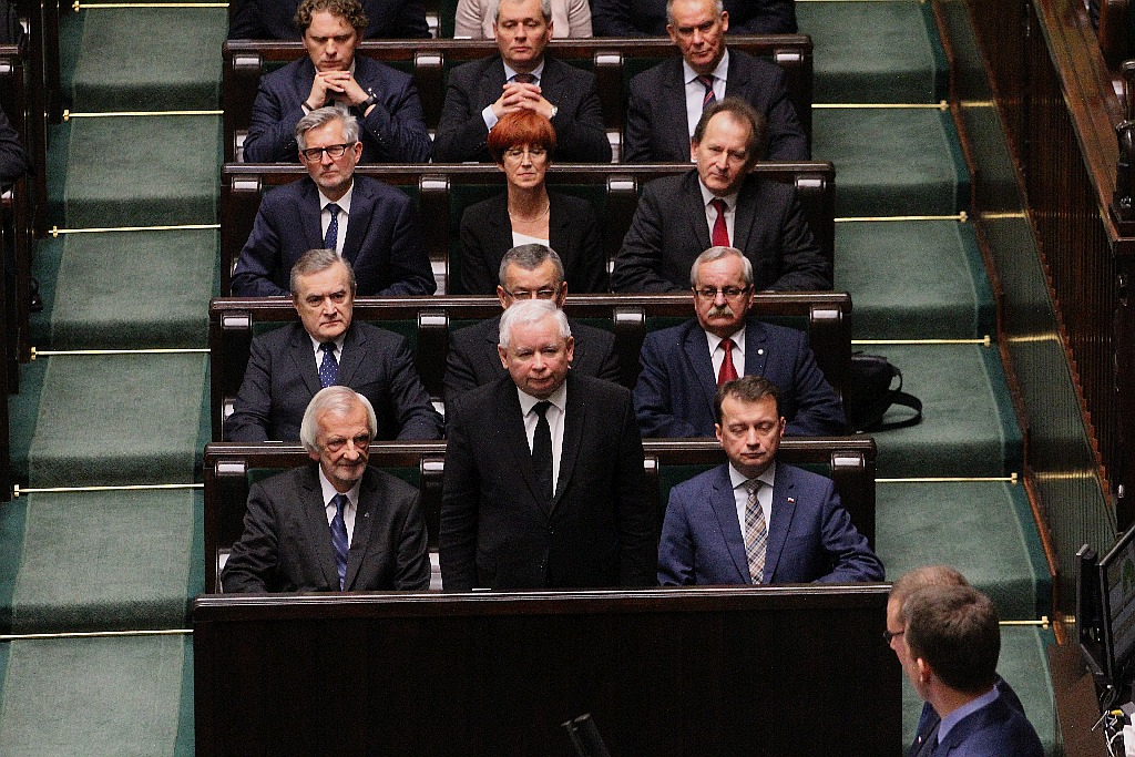 Posłowie ślubowali w Sejmie. Byliśmy przy Wiejskiej