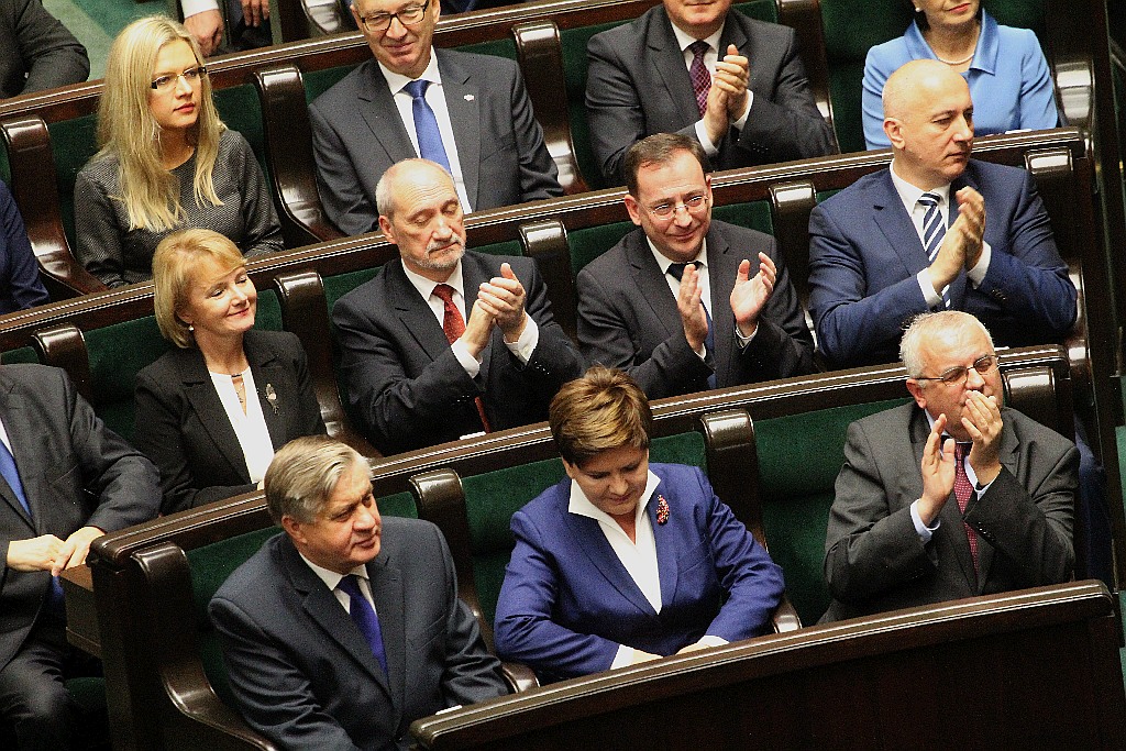 Posłowie ślubowali w Sejmie. Byliśmy przy Wiejskiej