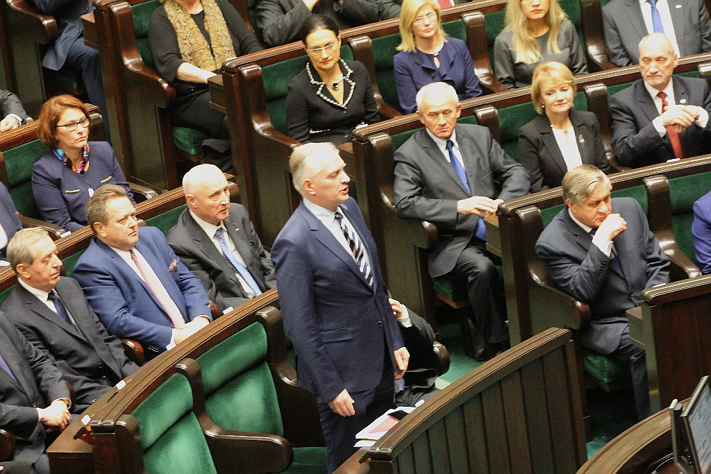 Posłowie ślubowali w Sejmie. Byliśmy przy Wiejskiej