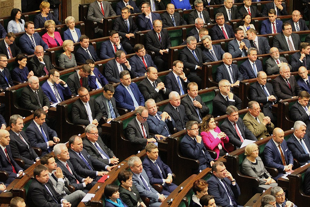 Posłowie ślubowali w Sejmie. Byliśmy przy Wiejskiej