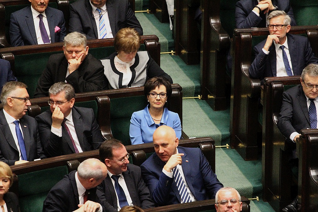 Posłowie ślubowali w Sejmie. Byliśmy przy Wiejskiej