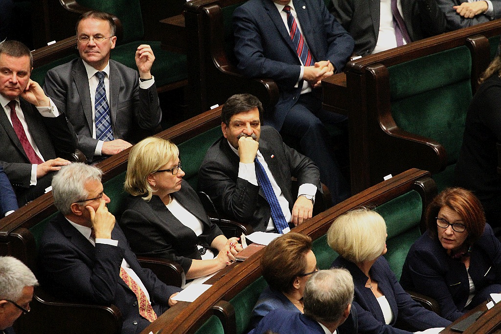 Posłowie ślubowali w Sejmie. Byliśmy przy Wiejskiej