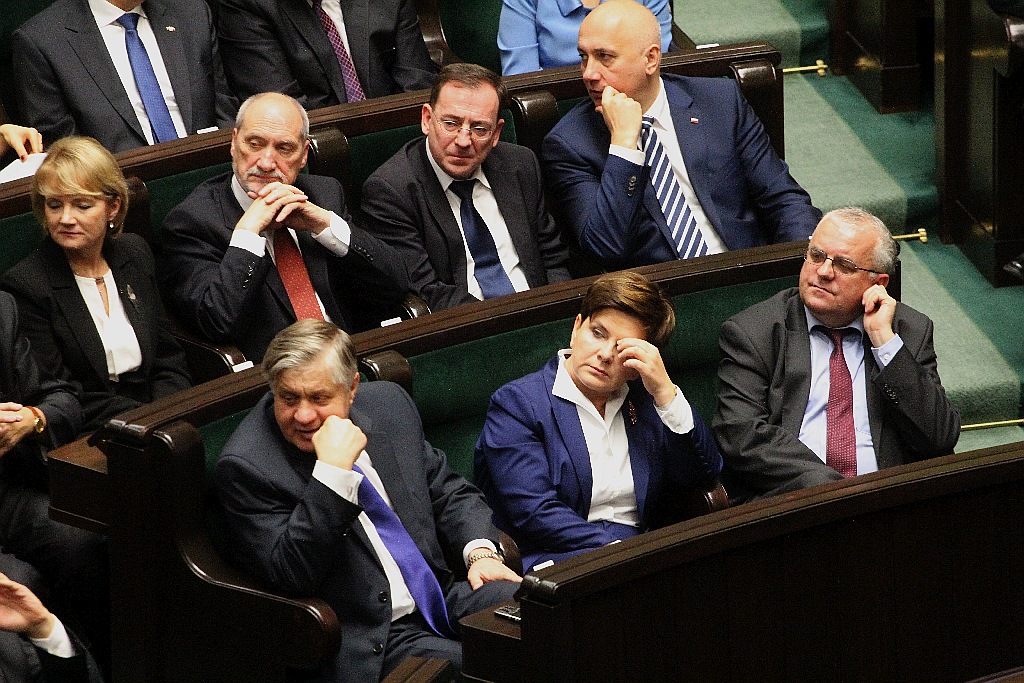 Posłowie ślubowali w Sejmie. Byliśmy przy Wiejskiej