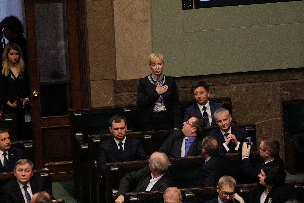 Posłowie ślubowali w Sejmie. Byliśmy przy Wiejskiej