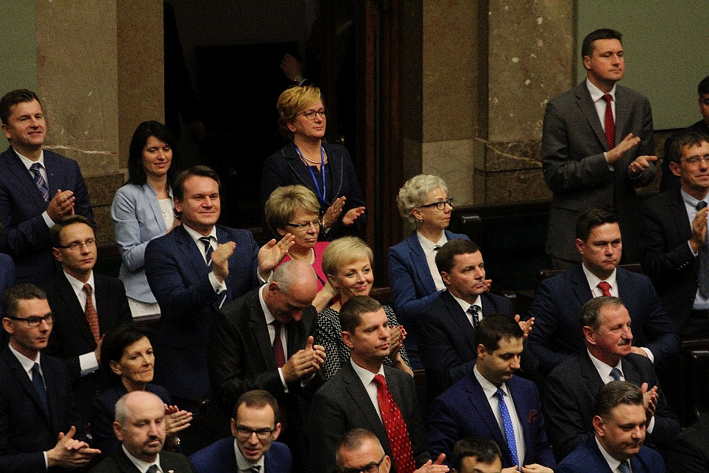 Posłowie ślubowali w Sejmie. Byliśmy przy Wiejskiej
