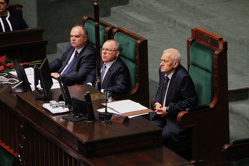 Posłowie ślubowali w Sejmie. Byliśmy przy Wiejskiej