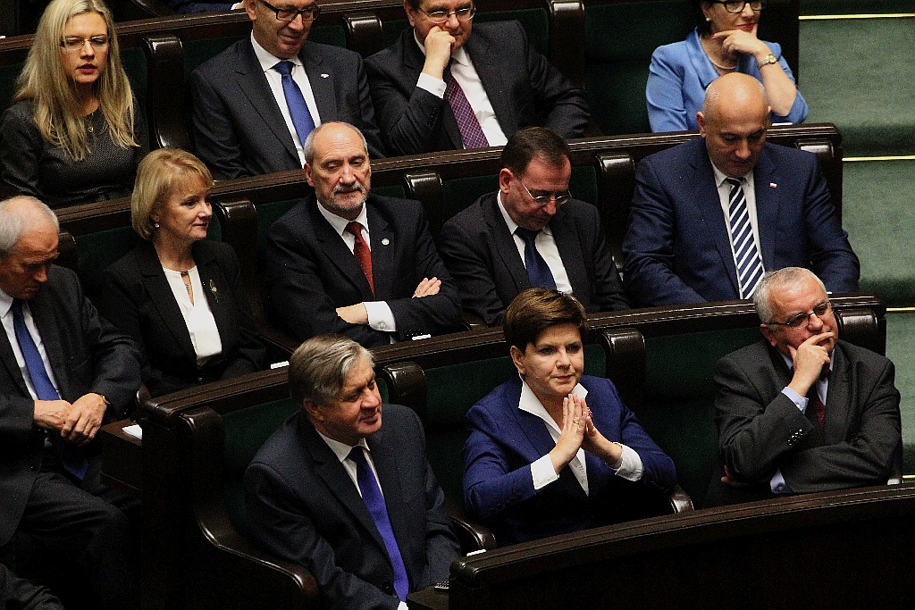 Posłowie ślubowali w Sejmie. Byliśmy przy Wiejskiej