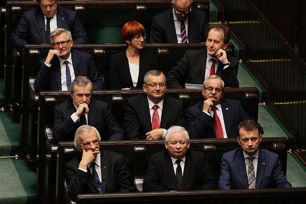 Posłowie ślubowali w Sejmie. Byliśmy przy Wiejskiej