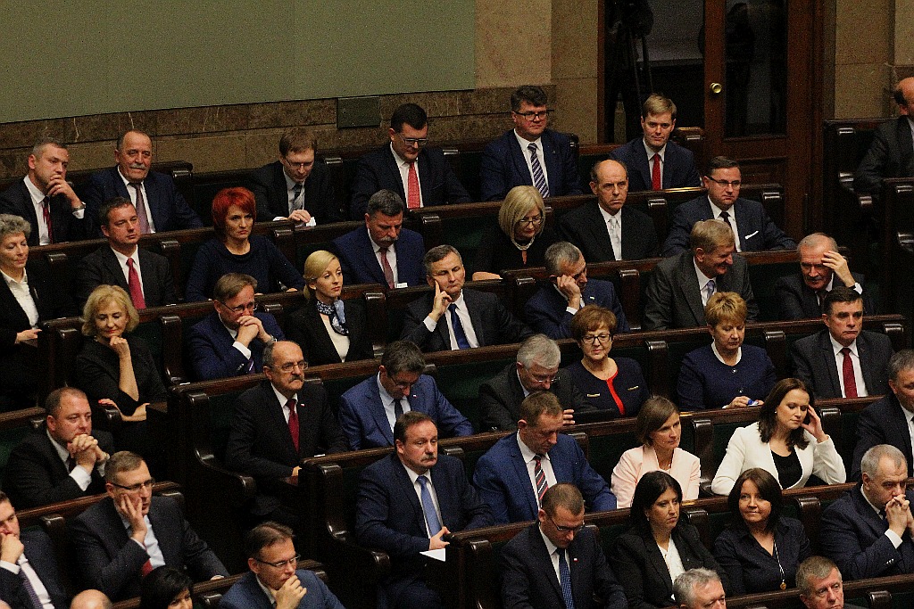Posłowie ślubowali w Sejmie. Byliśmy przy Wiejskiej