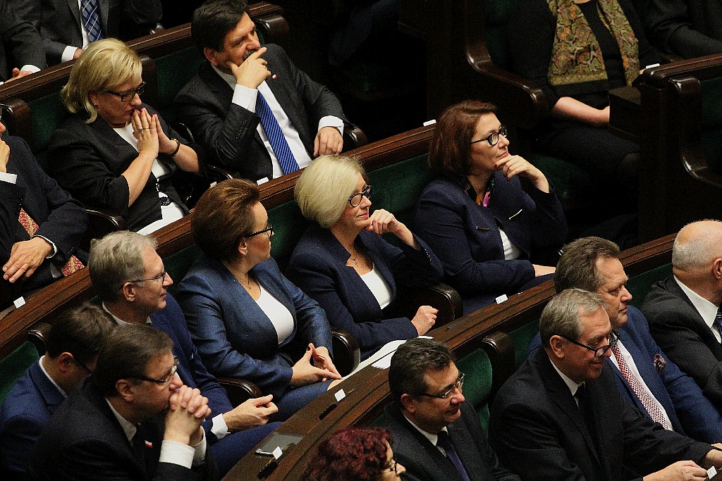 Posłowie ślubowali w Sejmie. Byliśmy przy Wiejskiej