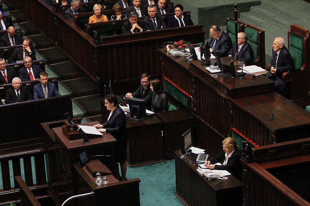 Posłowie ślubowali w Sejmie. Byliśmy przy Wiejskiej
