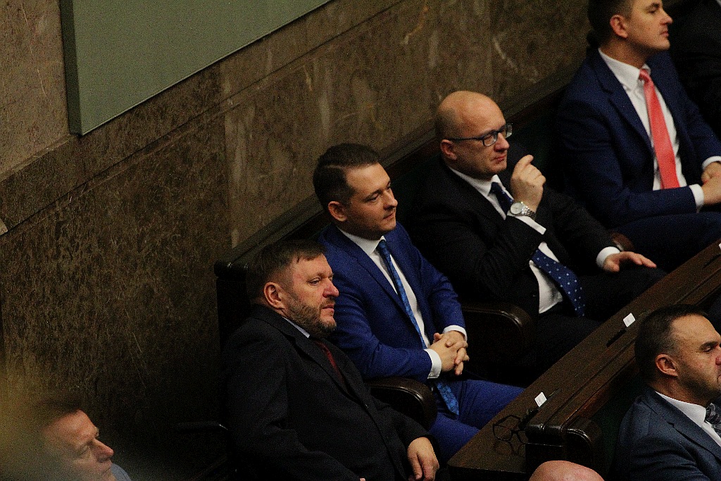 Posłowie ślubowali w Sejmie. Byliśmy przy Wiejskiej