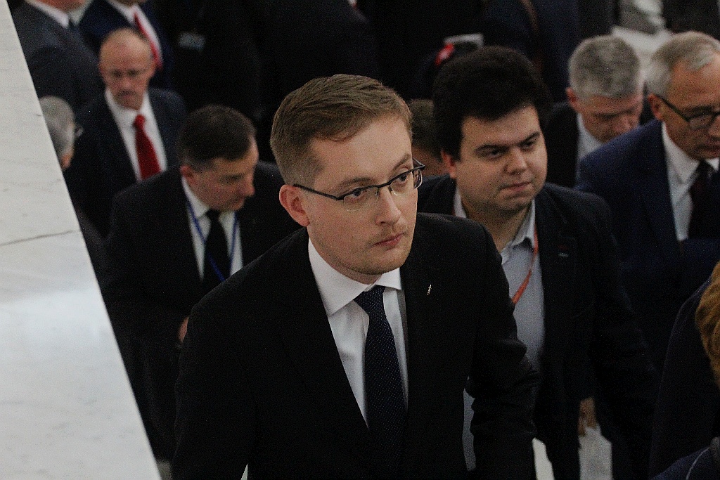 Posłowie ślubowali w Sejmie. Byliśmy przy Wiejskiej