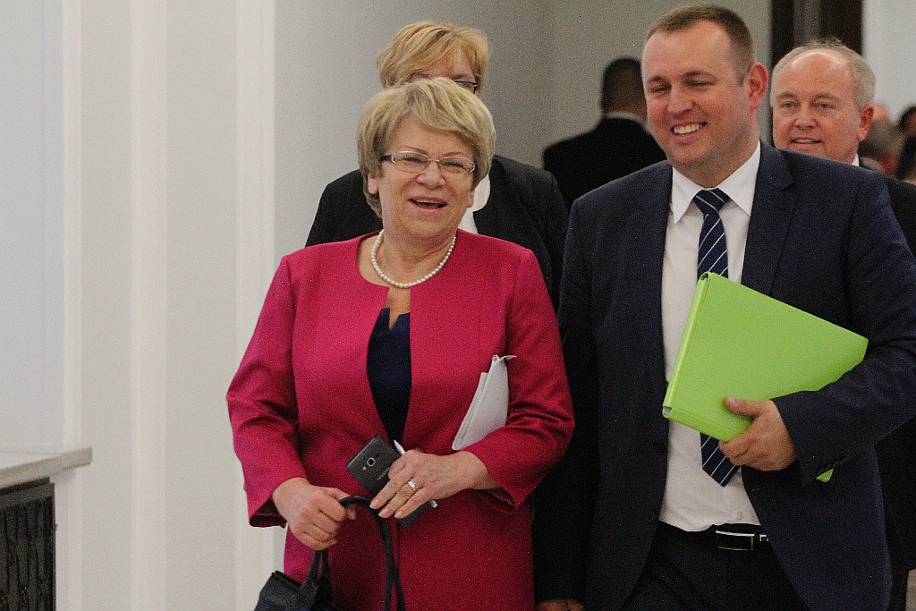 Posłowie ślubowali w Sejmie. Byliśmy przy Wiejskiej