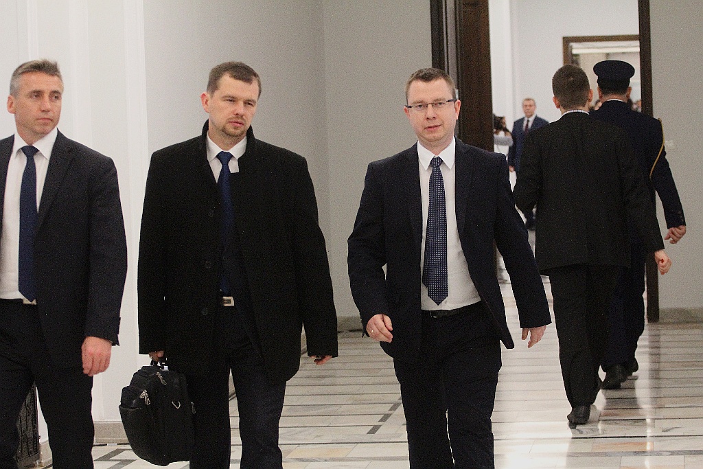 Posłowie ślubowali w Sejmie. Byliśmy przy Wiejskiej