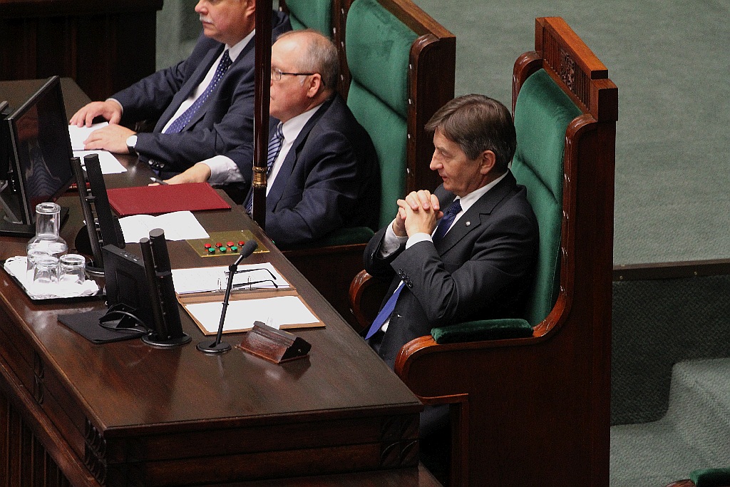 Posłowie ślubowali w Sejmie. Byliśmy przy Wiejskiej