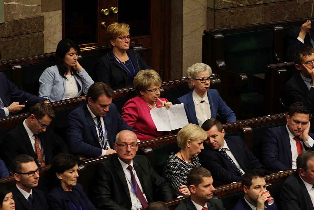Posłowie ślubowali w Sejmie. Byliśmy przy Wiejskiej