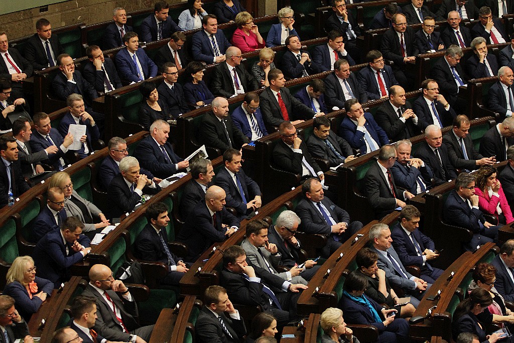 Posłowie ślubowali w Sejmie. Byliśmy przy Wiejskiej