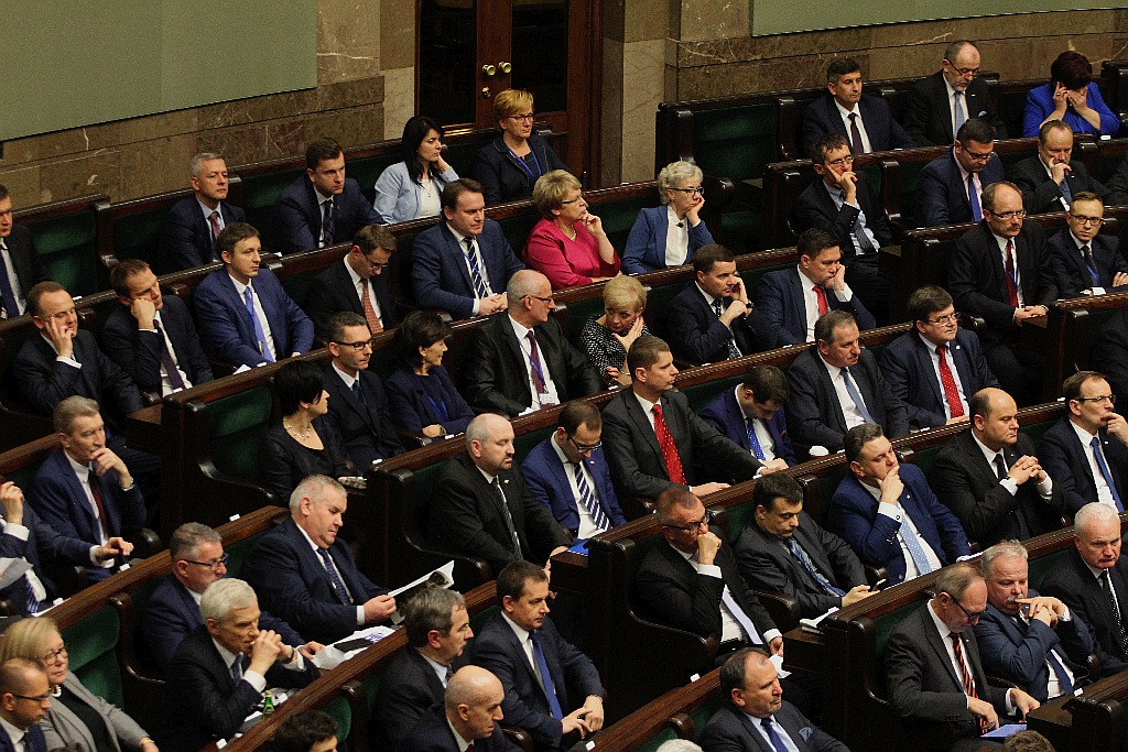 Posłowie ślubowali w Sejmie. Byliśmy przy Wiejskiej