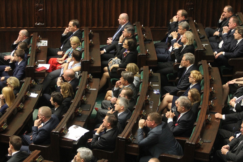 Posłowie ślubowali w Sejmie. Byliśmy przy Wiejskiej