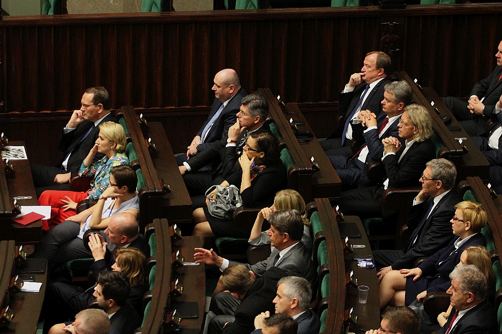 Posłowie ślubowali w Sejmie. Byliśmy przy Wiejskiej