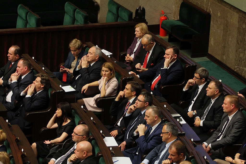 Posłowie ślubowali w Sejmie. Byliśmy przy Wiejskiej